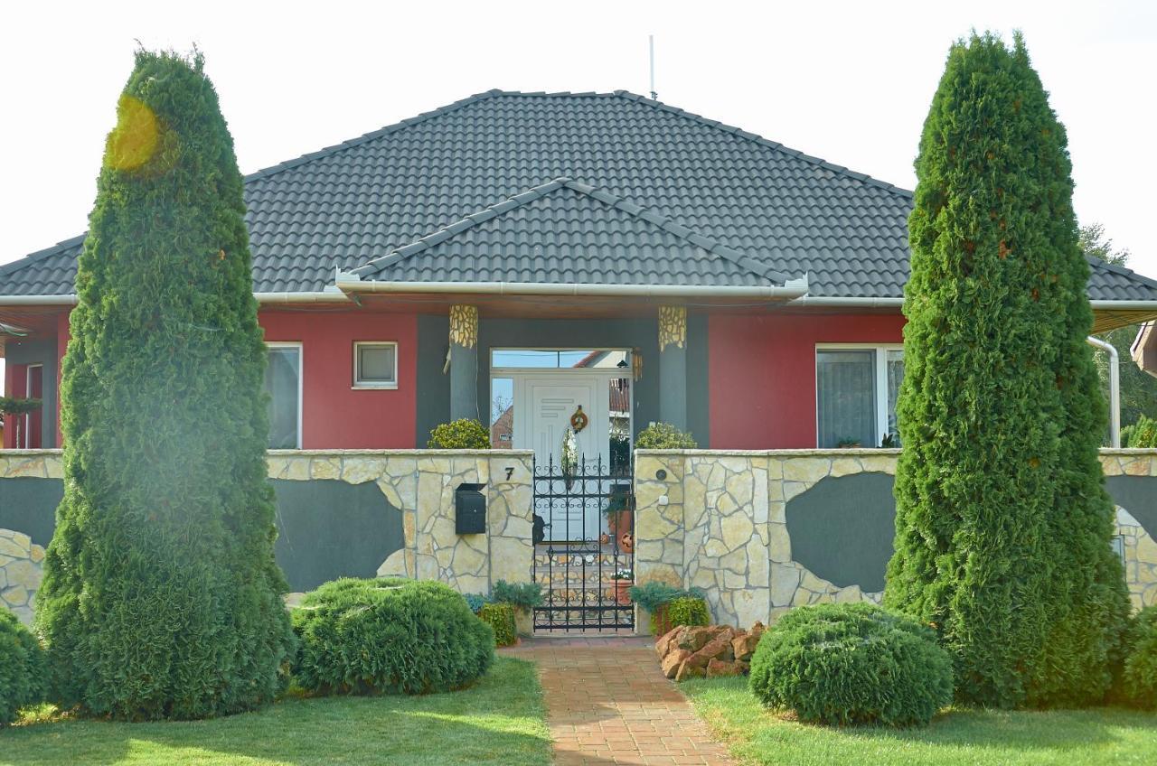 Homokhati Apartman Mórahalom Exterior foto